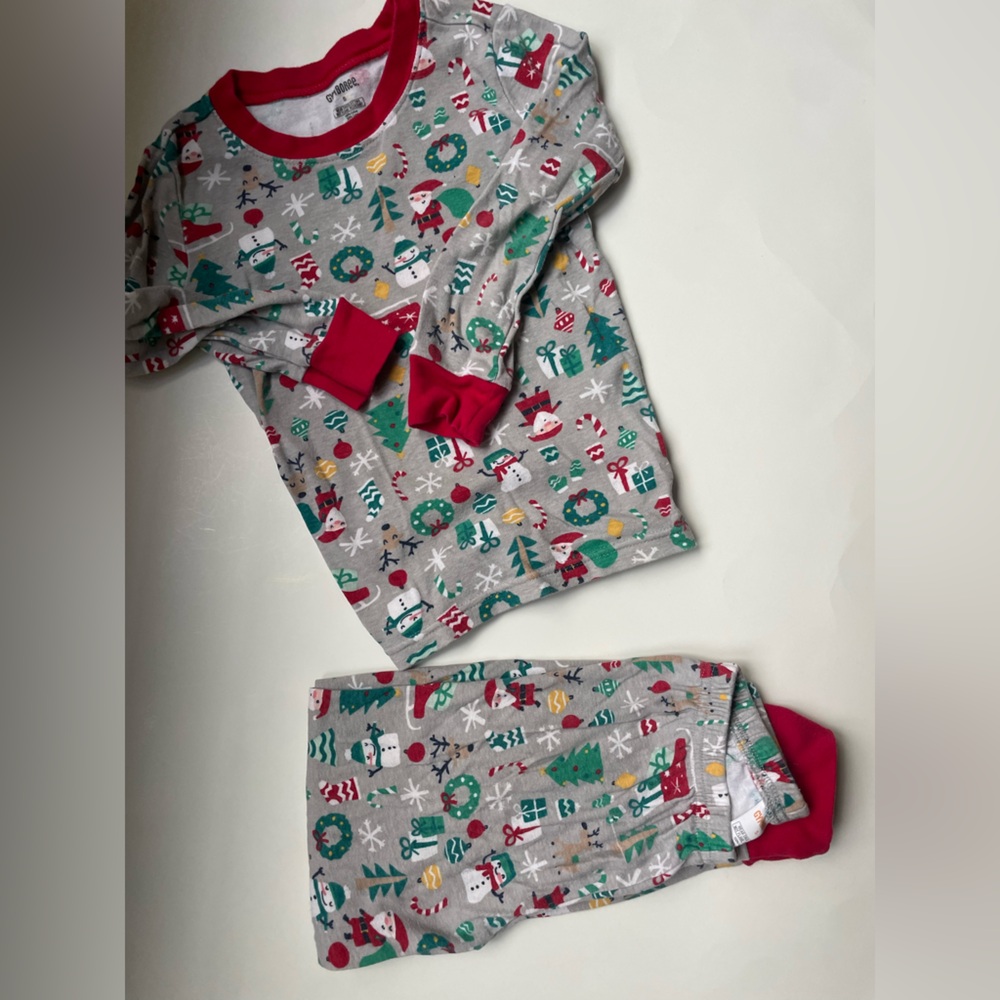 Gymboree size 5 Christmas pajamas-snug fit